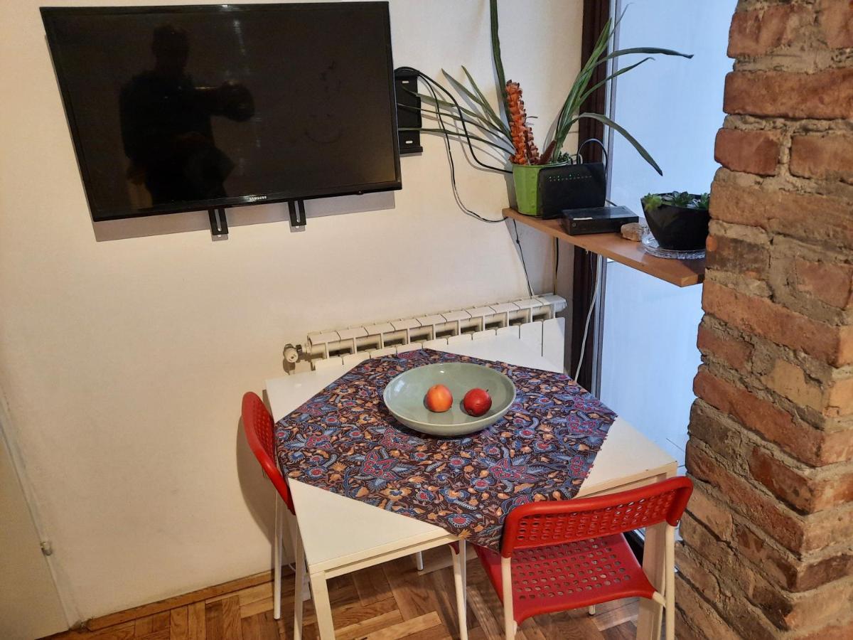 Studio Apartment *
